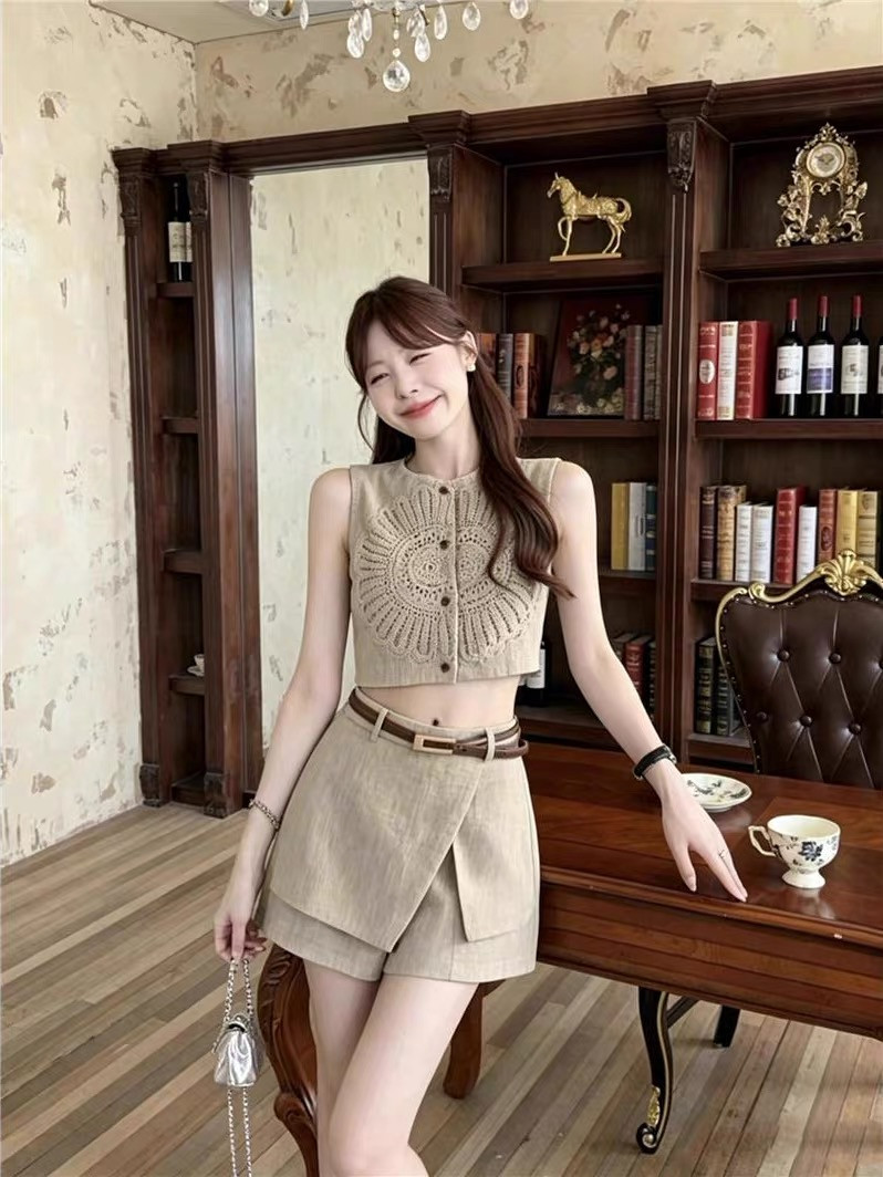 Style Elegant Vest and Wide-Leg Pants Set, New Summer Fashionable Versatile Two-Piece Set, belt not include.