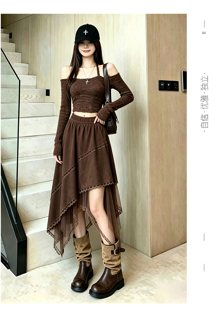skirt with irregular elastic waist and suede lace mesh trim.