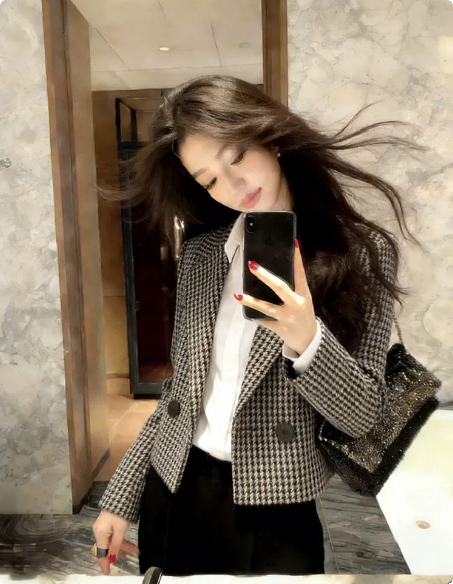 super cute short houndstooth coat for petite women, perfect for autumn.