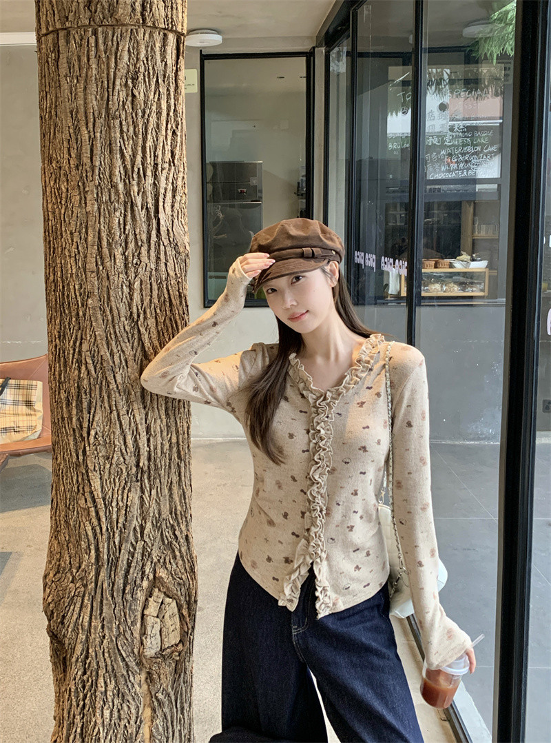 Spicy Style Lace V-Neck Long Sleeve Base Layer Top with Small Floral Print
