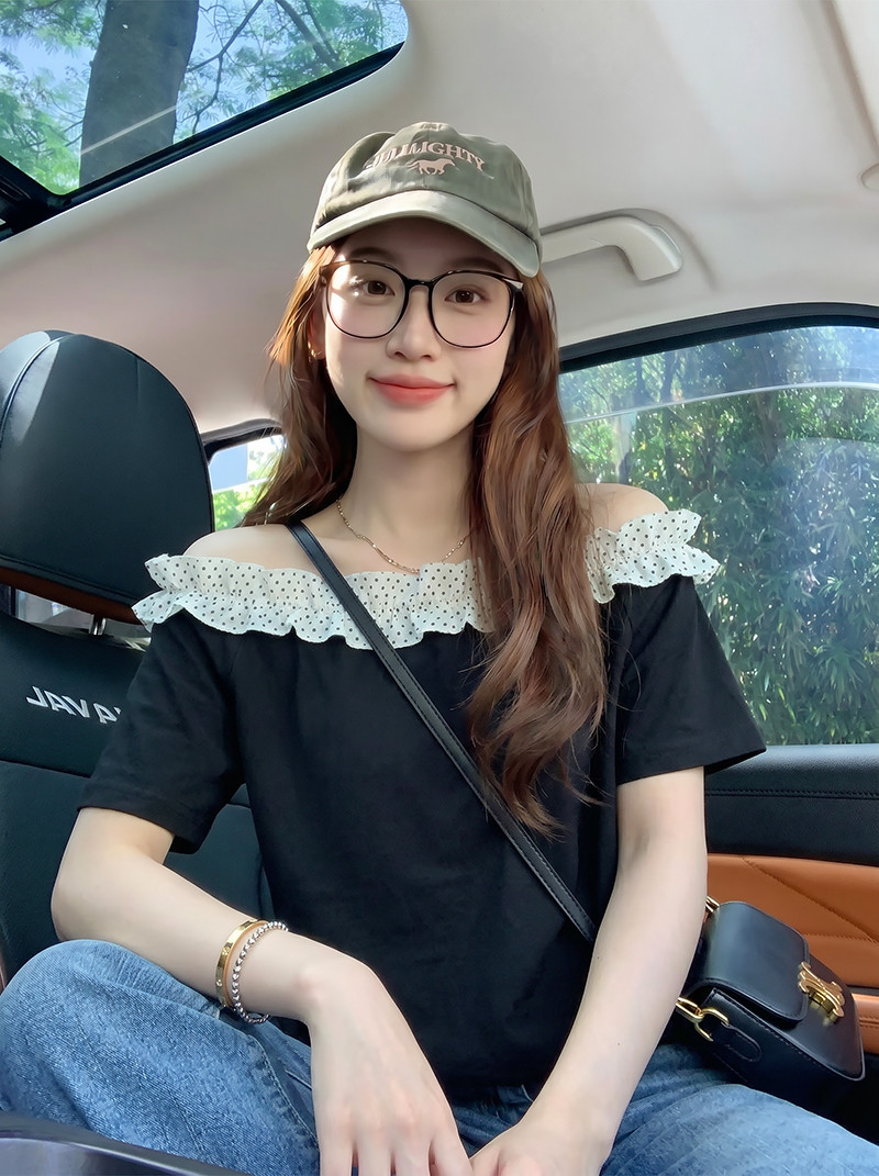 Trendy Korean style, loose fit, embroidered ruffles, polka dot, off-shoulder top