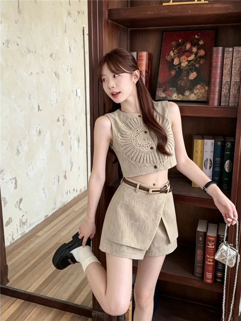 Style Elegant Vest and Wide-Leg Pants Set, New Summer Fashionable Versatile Two-Piece Set, belt not include.